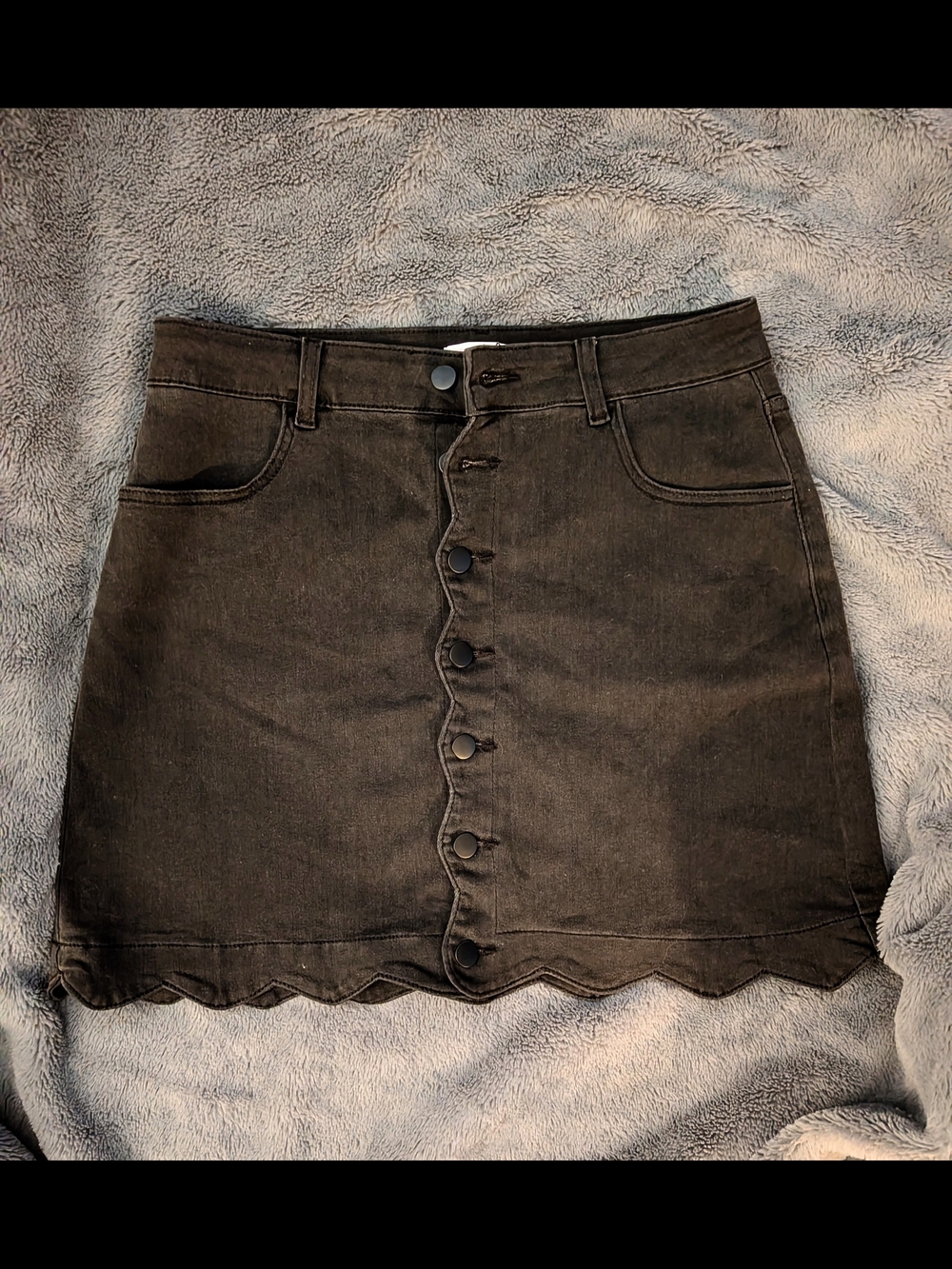 Pink Lily Black Button-Front Scallop Hem Mini Skirt